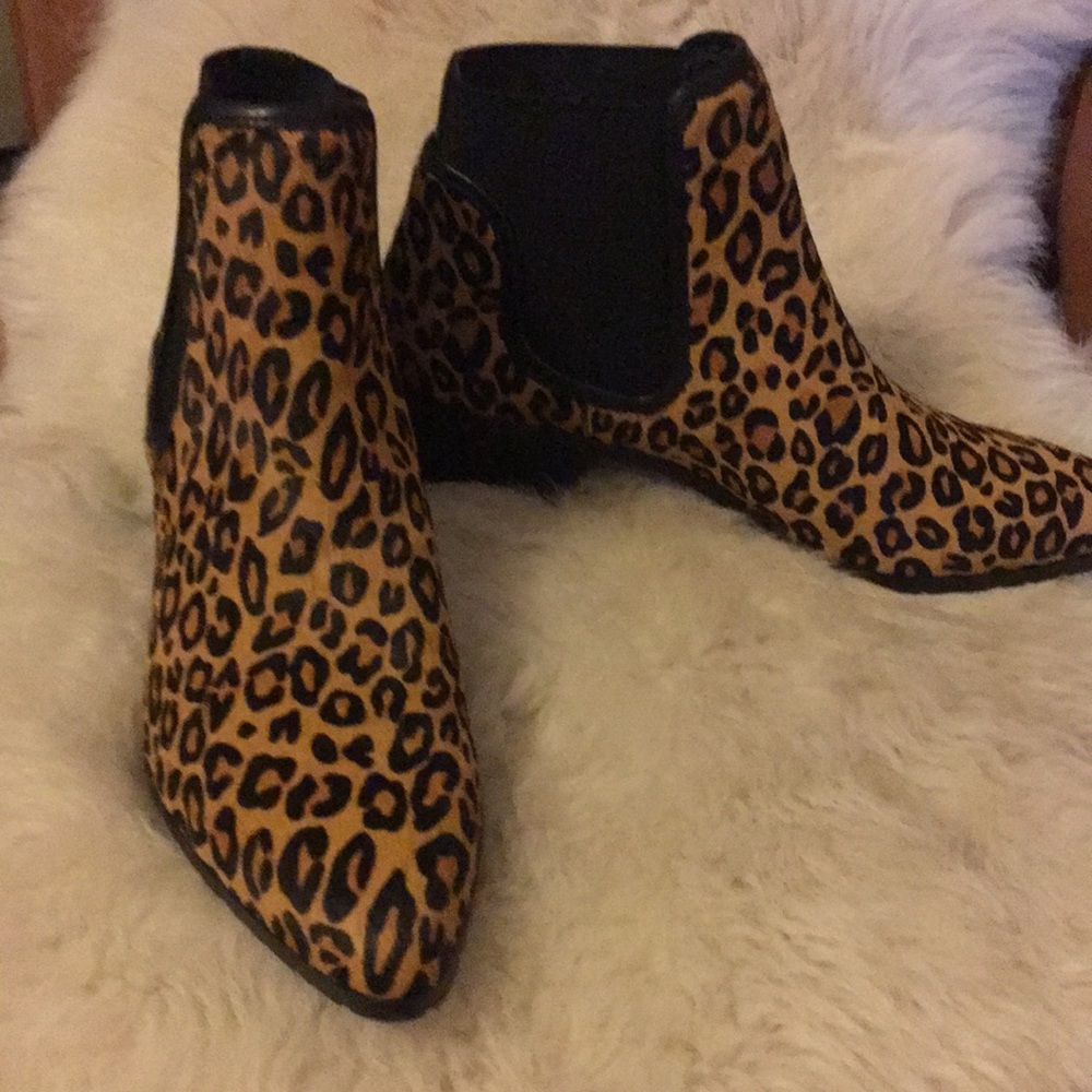 NEW Donald J Pliner- Chelsea Boot